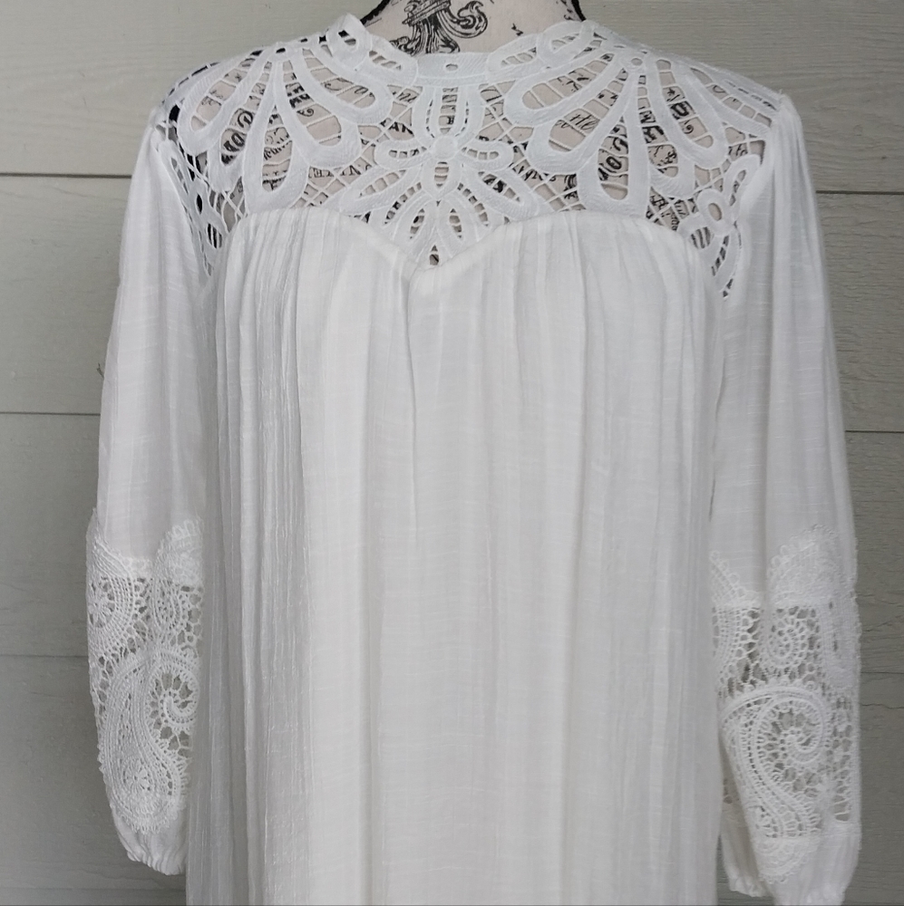 NWT INDIGO ROSE WHITE LACE DRESS/ M